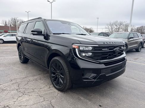 Used 2025 Ford Expedition Platinum w/ Stealth Appearance Package image 4