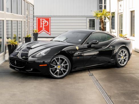 Used 2011 Ferrari California RWD image 9