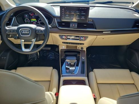 Used 2023 Audi Q5 e Premium Plus w/ Premium Plus Package image 2