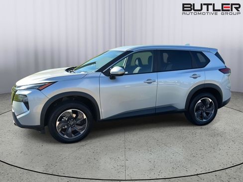 Used 2024 Nissan Rogue SV FWD image 3