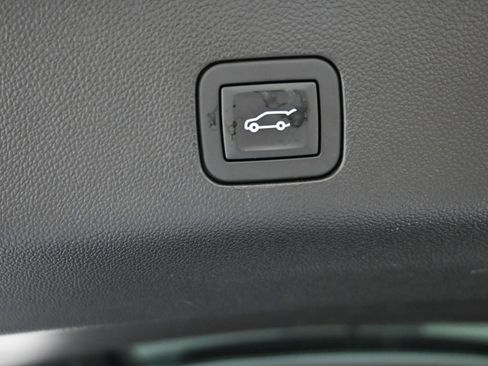 Used 2025 GMC Yukon Denali image 11