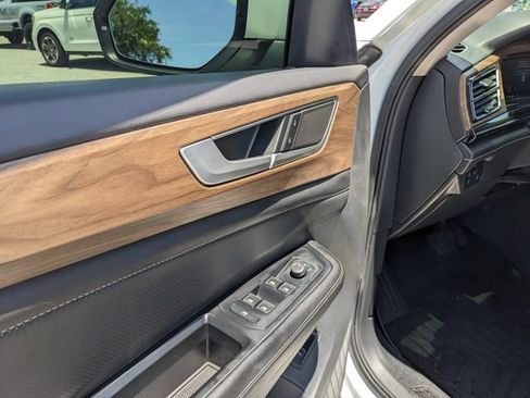 Used 2024 Volkswagen Atlas SE FWD image 22