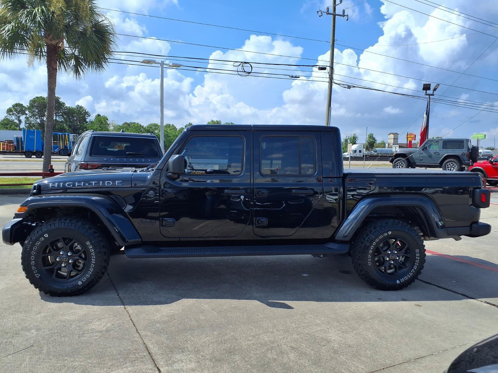 Used 2025 Jeep Gladiator Sport AWD/4WD image 9