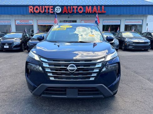 Used 2024 Nissan Rogue SV FWD image 3