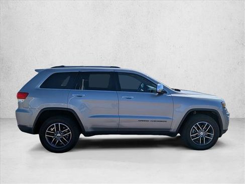 Used 2017 Jeep Grand Cherokee Limited w/ Luxury Group II AWD/4WD image 4