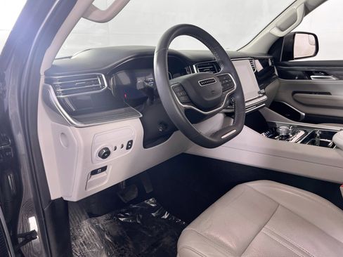 Used 2022 Jeep Wagoneer Series III w/ Premium Group I image 9
