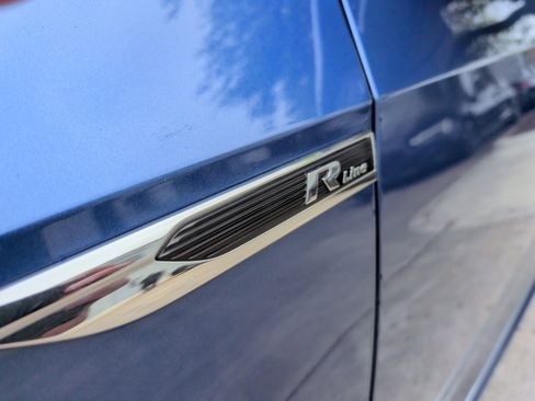 Used 2017 Volkswagen Passat 1.8T R-Line w/ R-Line Lighting Package image 39