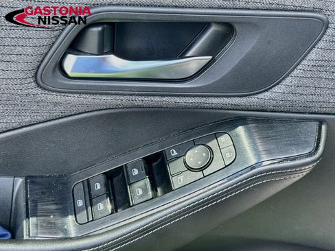 Used 2022 Nissan Rogue SV FWD image 22
