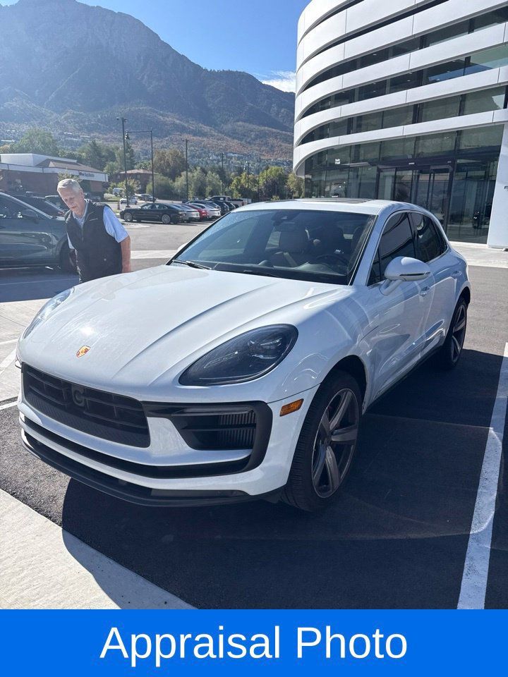 Certified 2023 Porsche Macan S AWD/4WD image 1