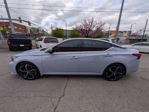 Used 2024 Nissan Altima 2.5 SR FWD image 9
