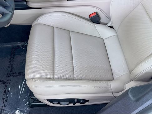 Used 2023 Porsche Taycan image 13