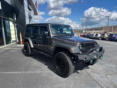 Used 2018 Jeep Wrangler Unlimited Sport S image 4