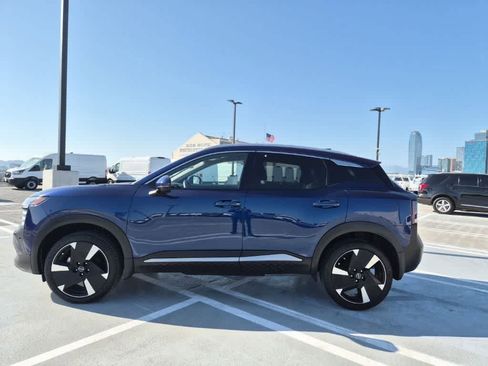 Used 2025 Nissan Kicks SR FWD image 2