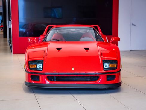 Used 1990 Ferrari F40 RWD image 2