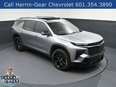 Used 2024 Chevrolet Traverse RS image 1