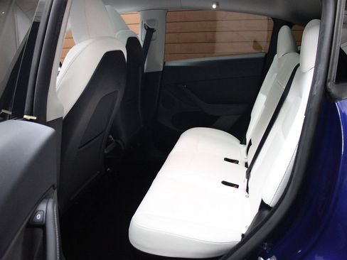 Used 2023 Tesla Model Y Long Range image 18