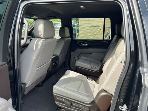 Used 2021 Chevrolet Suburban Z71 w/ Z71 Off-Road Package AWD/4WD image 13