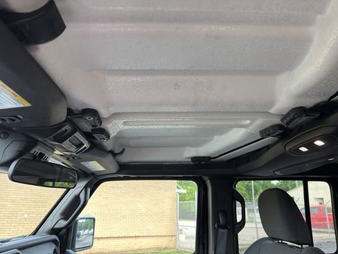Used 2025 Jeep Wrangler Unlimited Rubicon AWD/4WD image 14