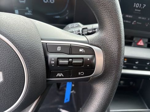 Used 2025 Kia Sportage LX image 18