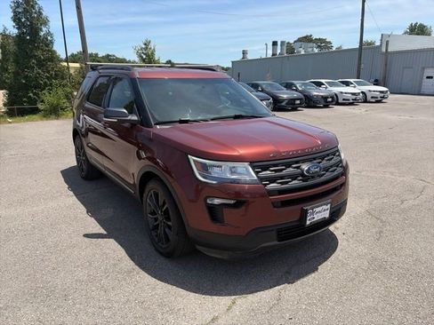 Used 2018 Ford Explorer XLT w/ Equipment Group 202A FWD image 8