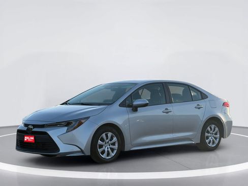 Used 2024 Toyota Corolla LE FWD image 2
