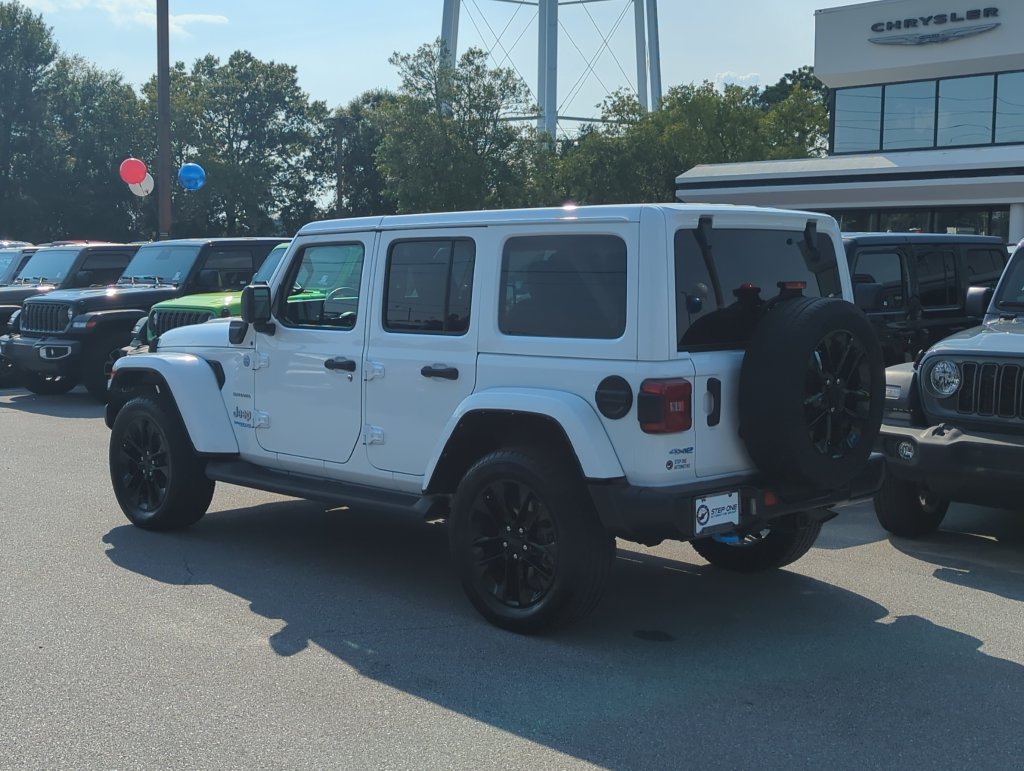 Used 2022 Jeep Wrangler Unlimited Sahara AWD/4WD image 4