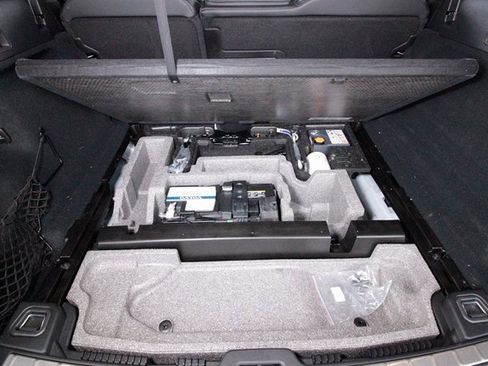 Used 2024 Volvo XC60 T8 Plus w/ Climate Package image 31