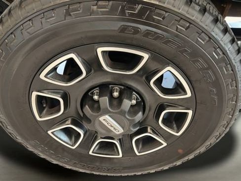 Used 2023 Ford F250 Platinum w/ FX4 Off-Road Package AWD/4WD image 23