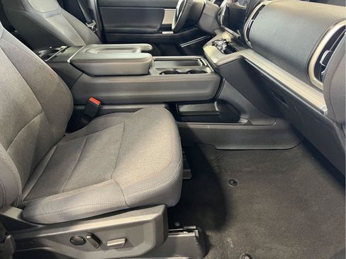 Used 2025 Ford Expedition Active AWD/4WD image 13