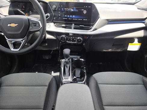 New 2026 Chevrolet Trax LT w/ LT Convenience Package FWD image 16
