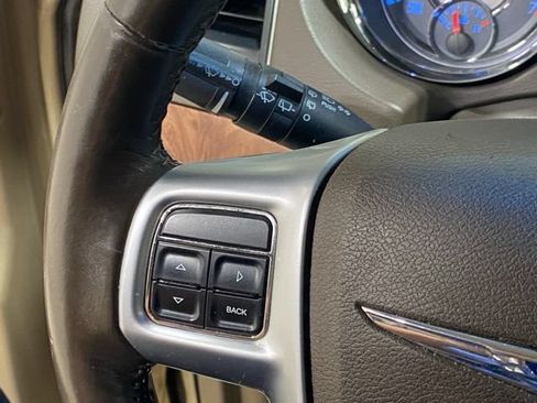 Used 2011 Chrysler Town & Country Touring w/ Entertainment Group #1 FWD image 15