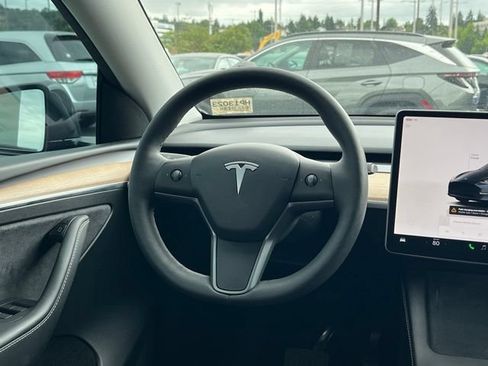 Used 2024 Tesla Model Y Long Range AWD/4WD image 14