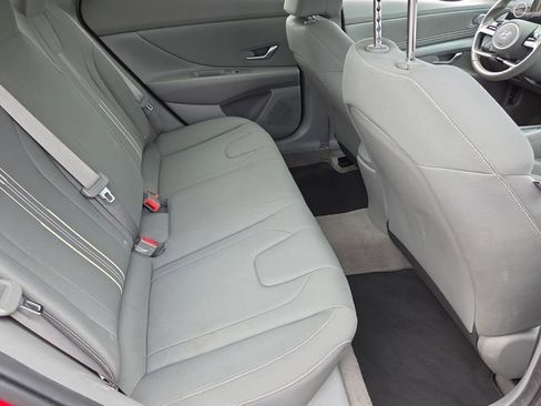 Used 2022 Hyundai Elantra SEL w/ Convenience Package FWD image 16