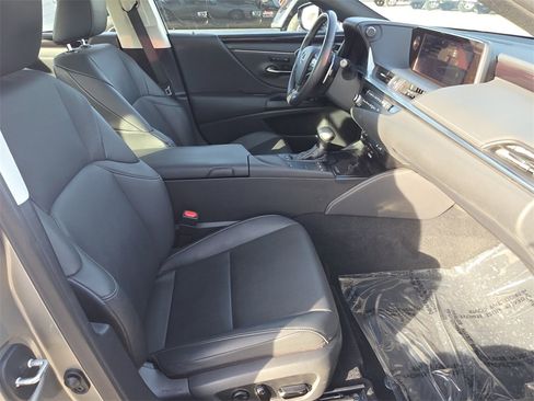 Used 2021 Lexus ES 300h w/ Premium Package image 10