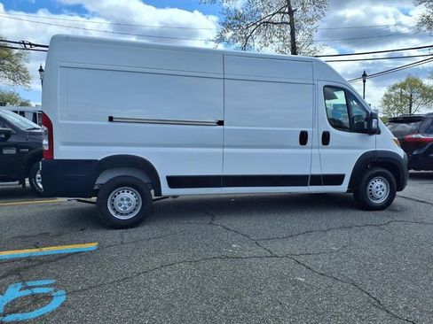 Used 2024 RAM ProMaster 2500 w/ Convenience Group FWD image 9