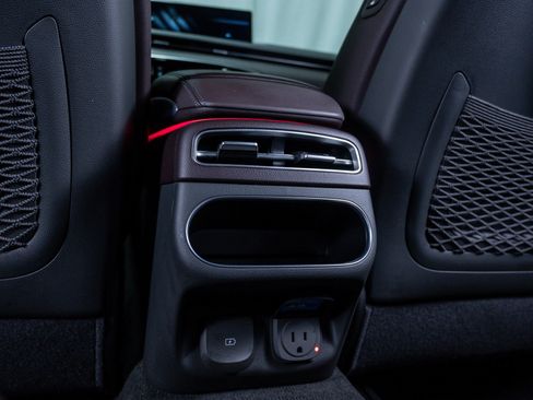 Used 2022 Genesis GV70 2.5T w/ Advanced Package image 17