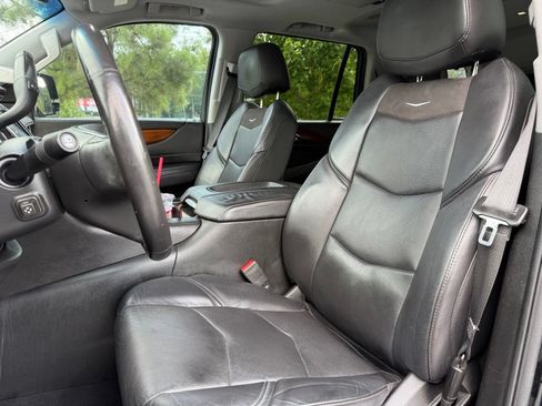 Used 2018 Cadillac Escalade Premium Luxury RWD image 36