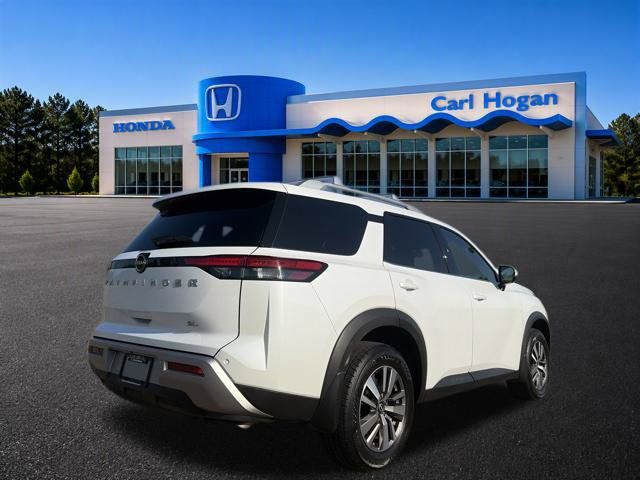 Used 2025 Nissan Pathfinder SL FWD image 4