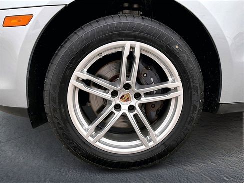 Used 2022 Porsche Macan image 11
