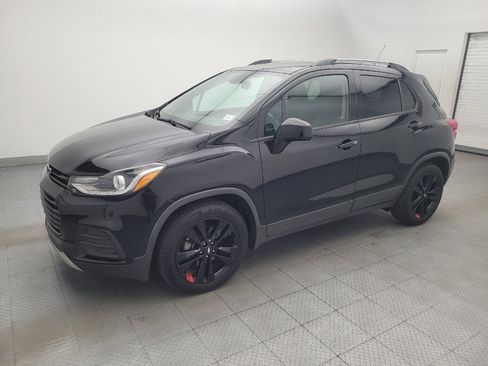 Used 2020 Chevrolet Trax LT w/ Redline Edition FWD image 2