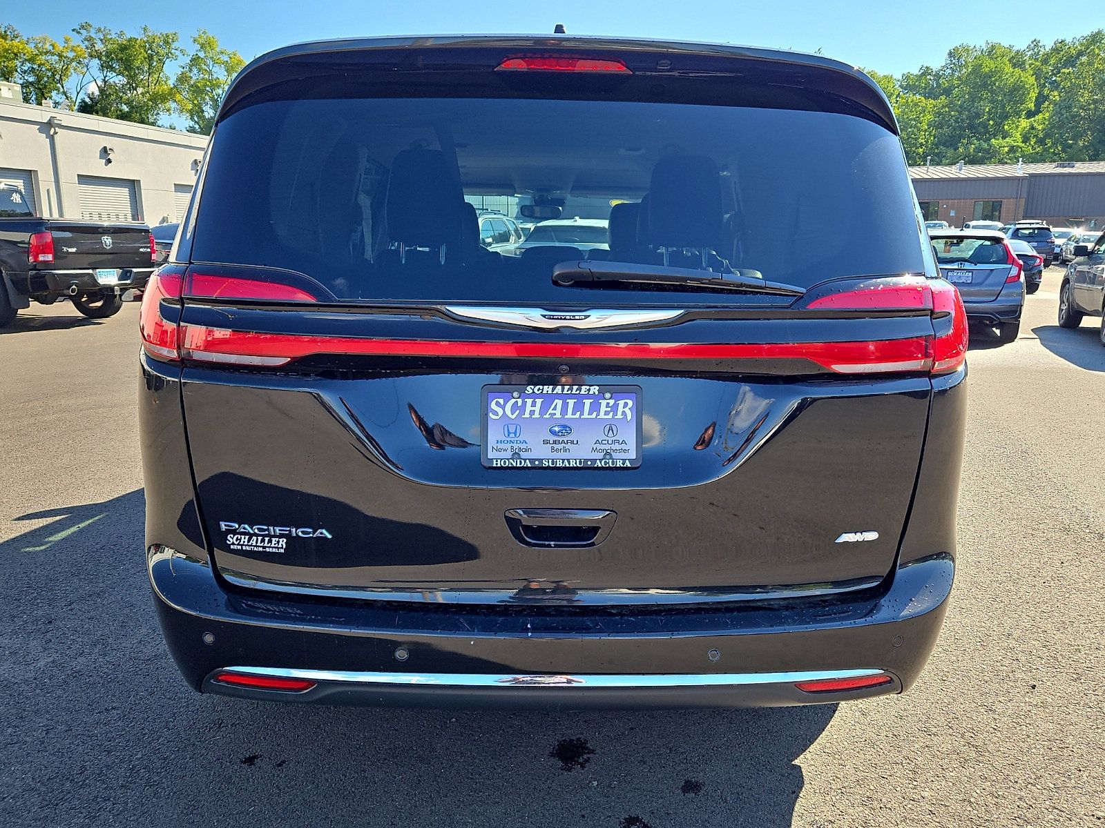 Used 2023 Chrysler Pacifica Touring-L AWD/4WD image 5