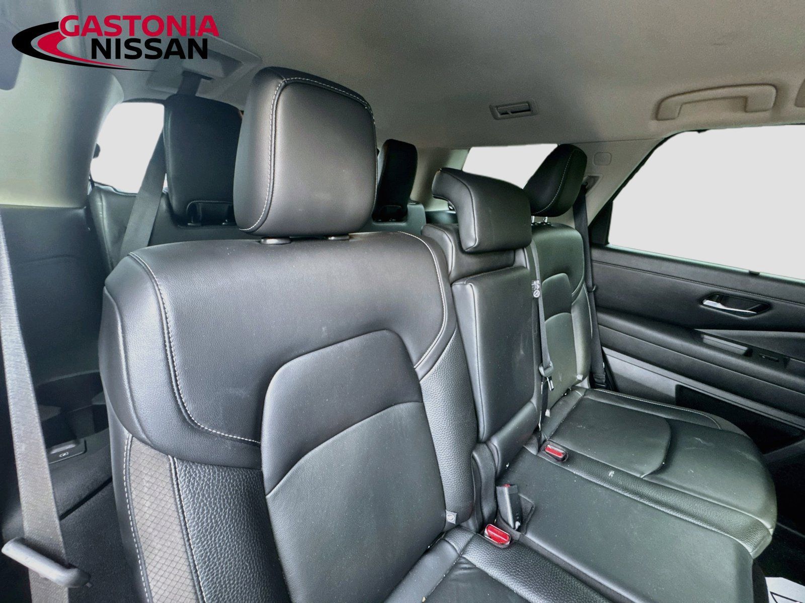 Used 2022 Nissan Pathfinder SL w/ Lighting Package (N92) FWD image 37
