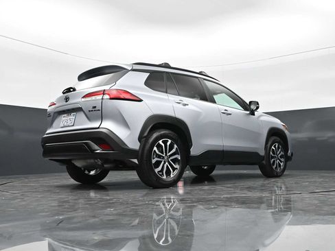 Used 2025 Toyota Corolla Cross AWD Hybrid w/ Moonroof Package image 28