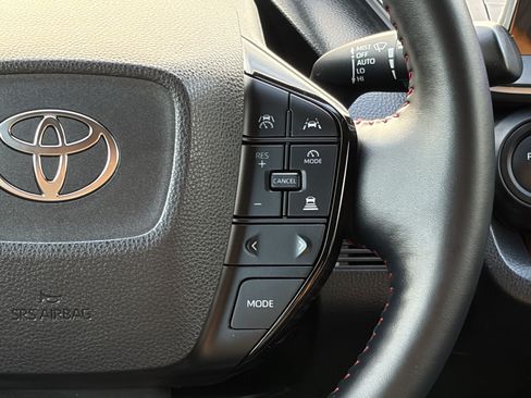 Used 2025 Toyota Prius Plug-In Hybrid FWD image 18