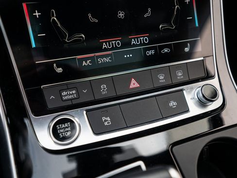 Used 2023 Audi Q7 2.0T Premium w/ Convenience Package image 28