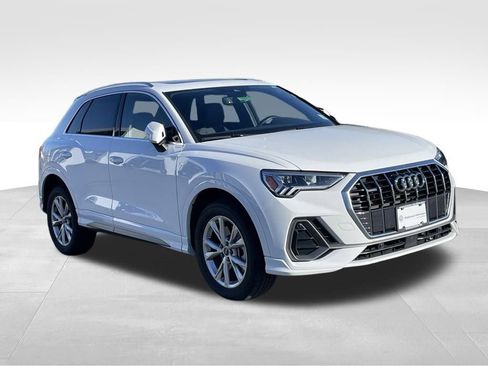 Used 2024 Audi Q3 2.0T Premium image 3