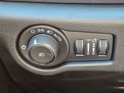 New 2025 Chrysler Pacifica Select FWD image 22