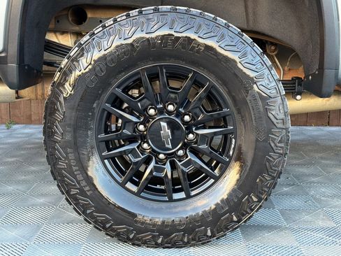 Used 2024 Chevrolet Silverado 2500 ZR2 image 22