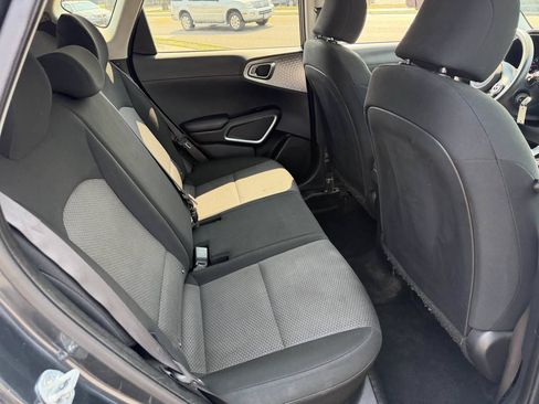 Used 2020 Kia Soul LX FWD image 16