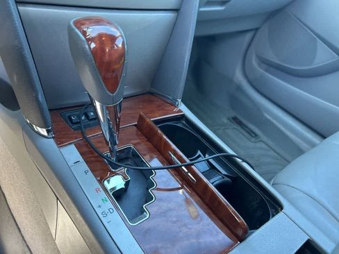 Used 2011 Toyota Camry XLE w/ XLE Extra-Value Pkg #2 image 21